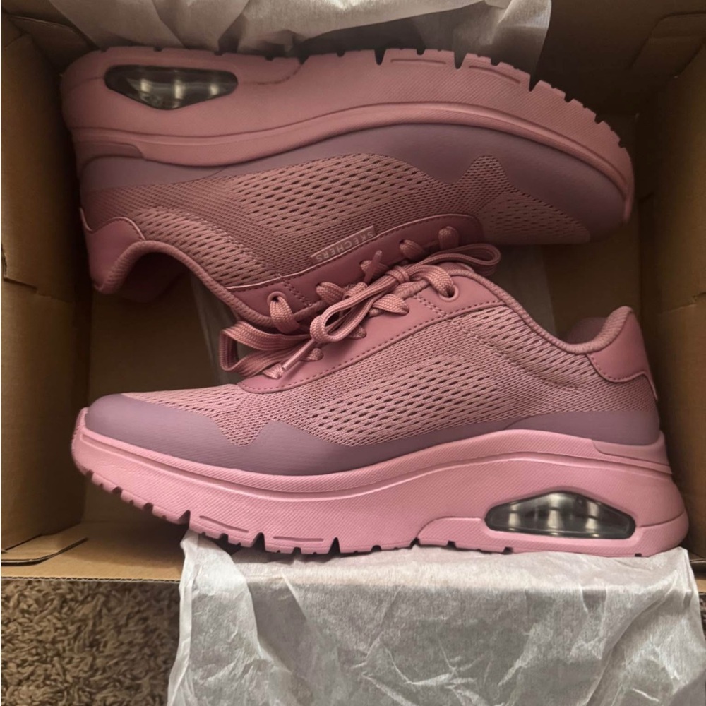Skechers Women's Pink Sneakers